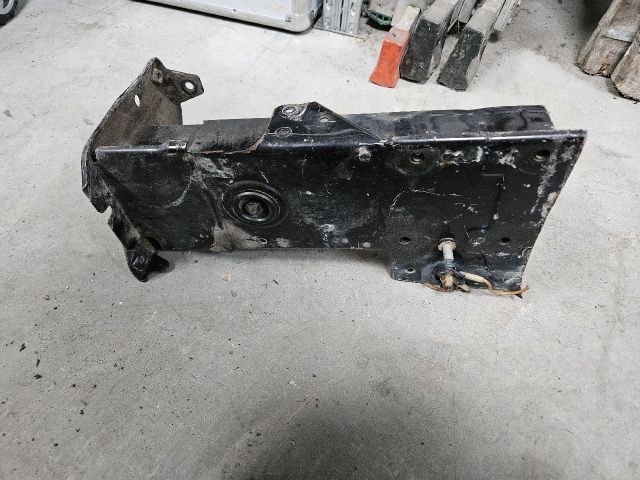 bontott VW GOLF IV Bal Lökhárító Tartó Nyúlványvég