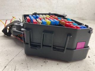 bontott VW GOLF IV Biztosítéktábla Doboz