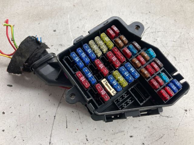 bontott VW GOLF IV Biztosítéktábla Doboz