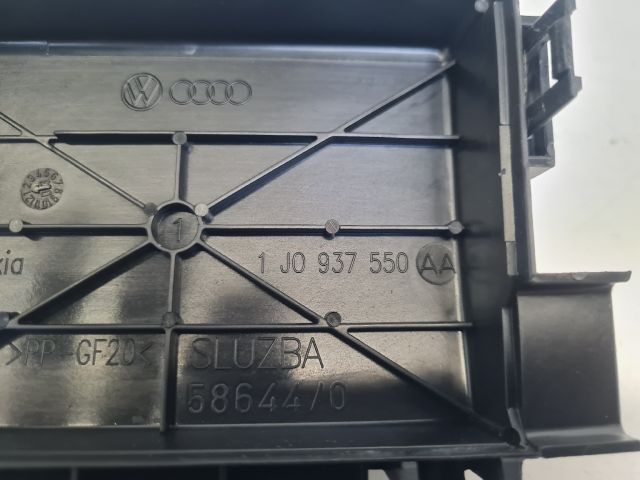 bontott VW GOLF IV Biztosítéktábla Doboz