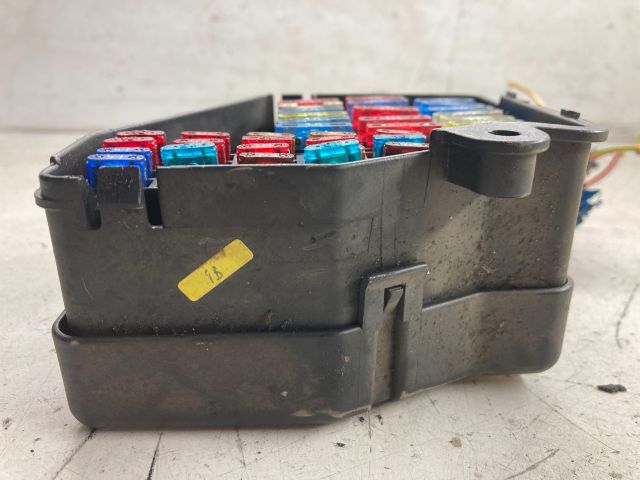 bontott VW GOLF IV Biztosítéktábla Doboz