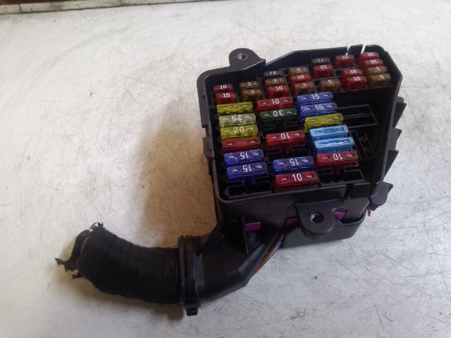 bontott VW GOLF IV Biztosítéktábla Utastér