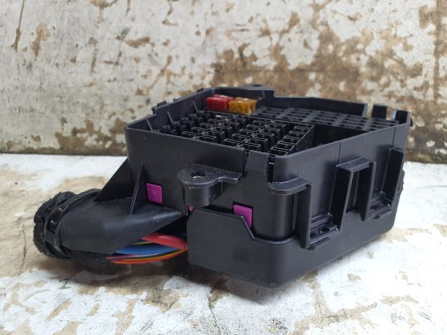 bontott VW GOLF IV Biztosítéktábla Utastér