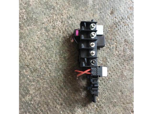 bontott VW GOLF IV Biztosítéktábla Utastér