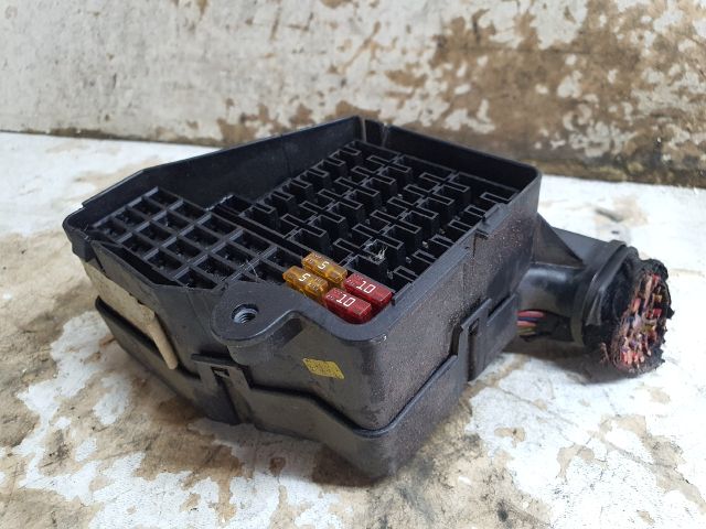 bontott VW GOLF IV Biztosítéktábla Utastér