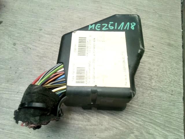 bontott VW GOLF IV Biztosítéktábla Utastér