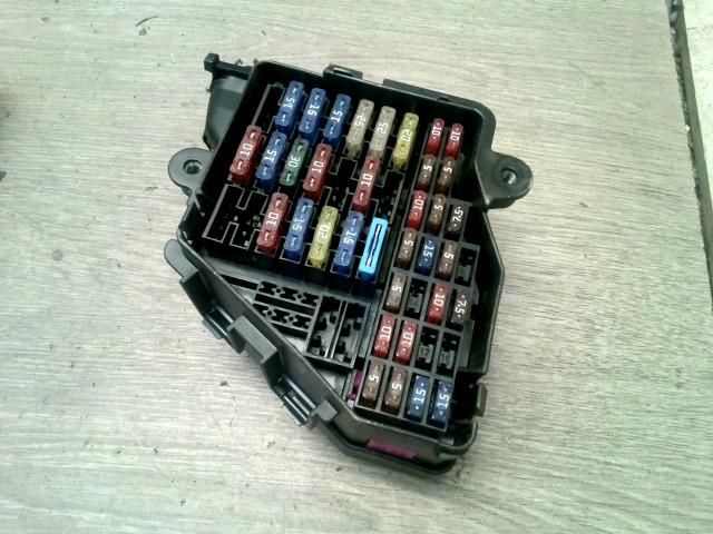 bontott VW GOLF IV Biztosítéktábla Utastér