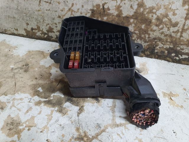 bontott VW GOLF IV Biztosítéktábla Utastér