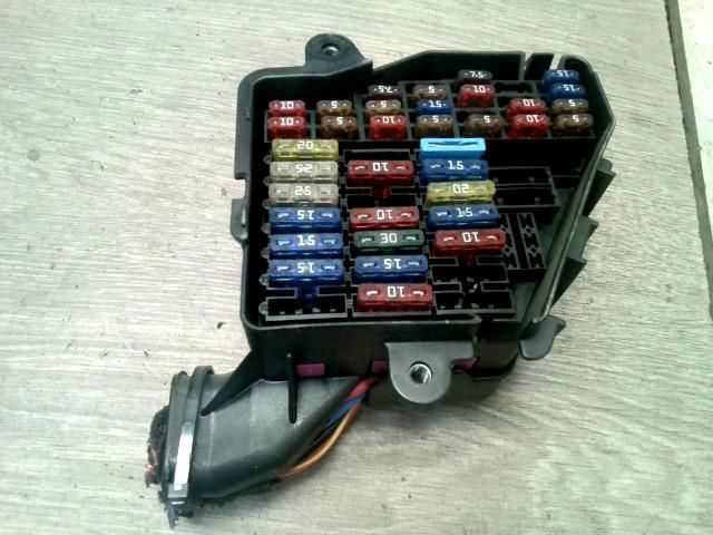 bontott VW GOLF IV Biztosítéktábla Utastér