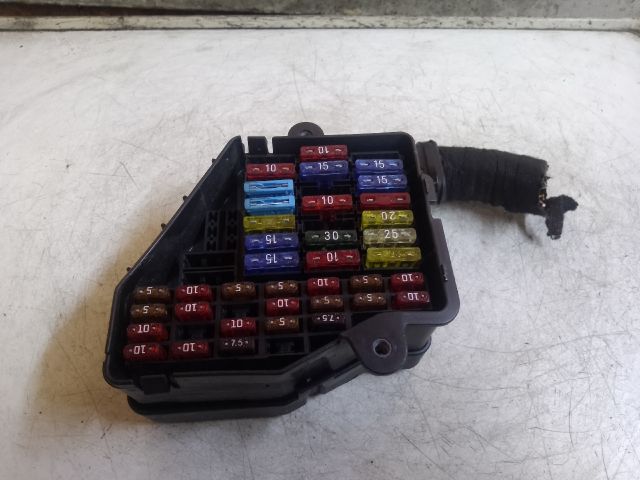 bontott VW GOLF IV Biztosítéktábla Utastér