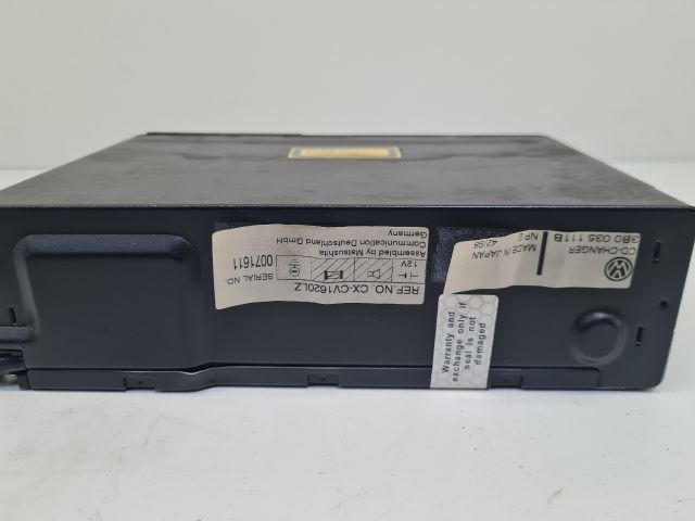 bontott VW GOLF IV CD / DVD Tár