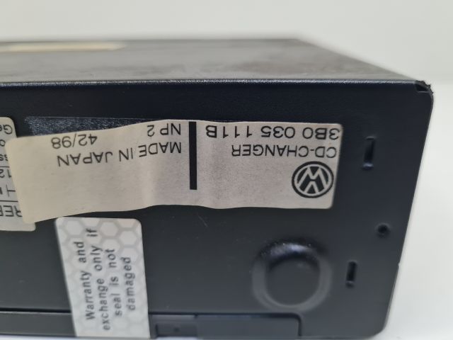 bontott VW GOLF IV CD / DVD Tár