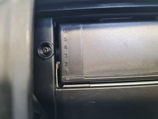 bontott VW GOLF IV CD / DVD Tár