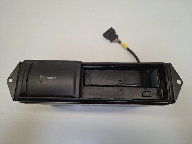 bontott VW GOLF IV CD / DVD Tár