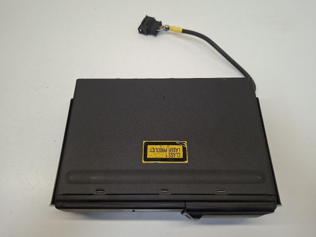 bontott VW GOLF IV CD / DVD Tár