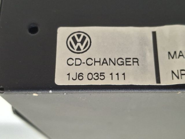 bontott VW GOLF IV CD / DVD Tár