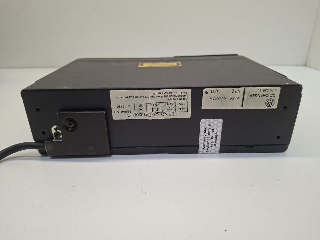 bontott VW GOLF IV CD / DVD Tár