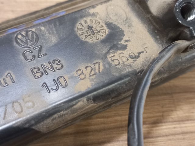 bontott VW GOLF IV Csomagtér Nyitó Kar / Gomb