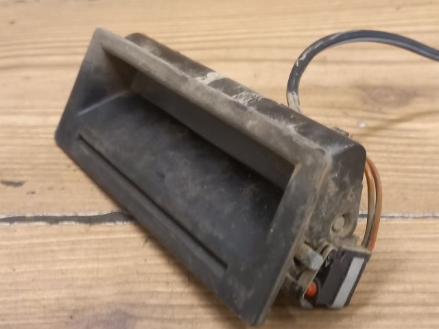 bontott VW GOLF IV Csomagtér Nyitó Kar / Gomb