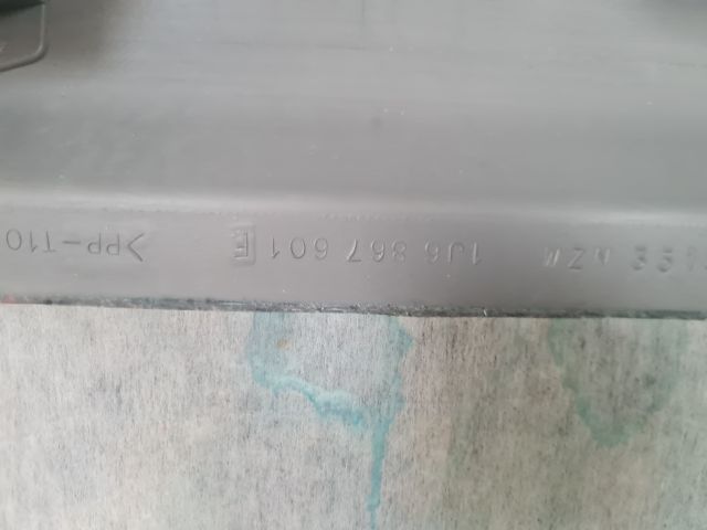 bontott VW GOLF IV Csomagtérajtó Burkolat Alsó