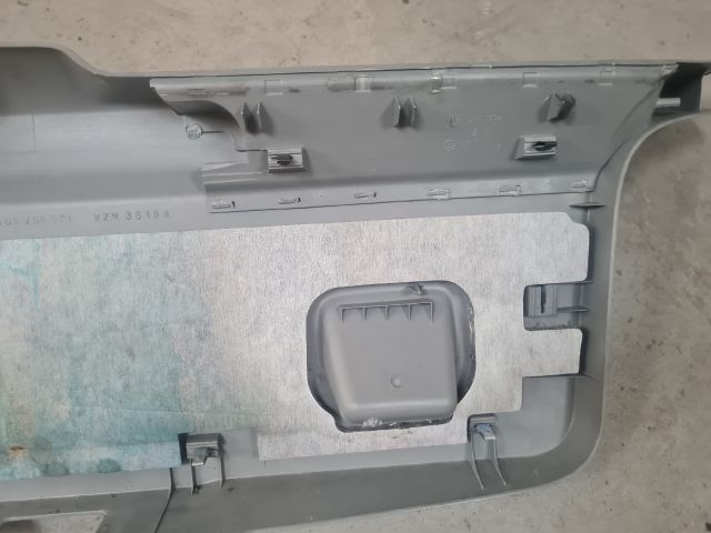 bontott VW GOLF IV Csomagtérajtó Burkolat Alsó