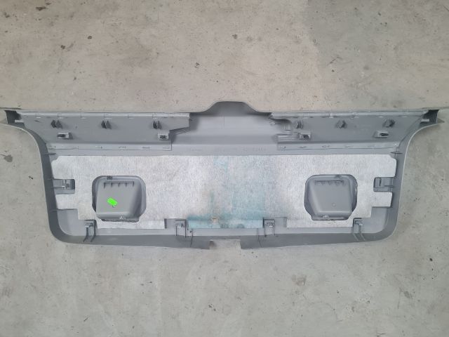 bontott VW GOLF IV Csomagtérajtó Burkolat Alsó