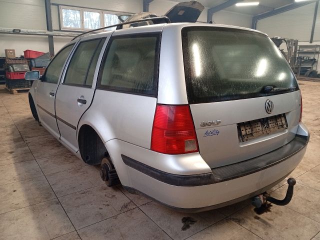 bontott VW GOLF IV Csomagtérajtó Burkolat Alsó