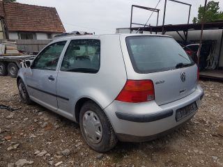 bontott VW GOLF IV Csomagtérajtó Burkolat Alsó