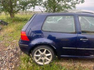 bontott VW GOLF IV Csomagtérajtó Burkolat Felső