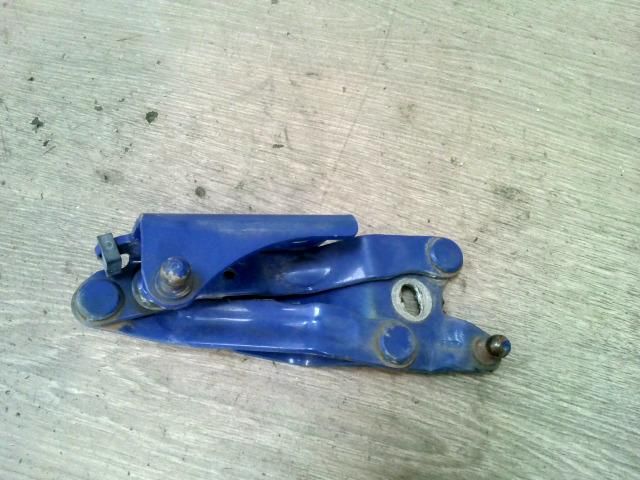 bontott VW GOLF IV Csomagtérajtó Jobb Zsanér