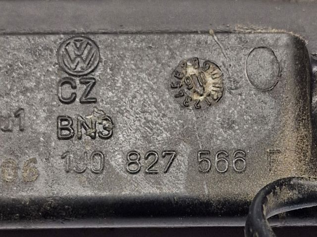 bontott VW GOLF IV Csomagtérajtó Kilincs