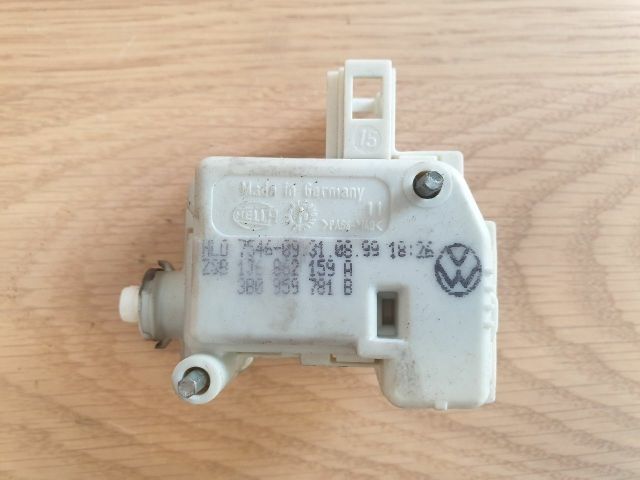 bontott VW GOLF IV Csomagtérajtó Motor