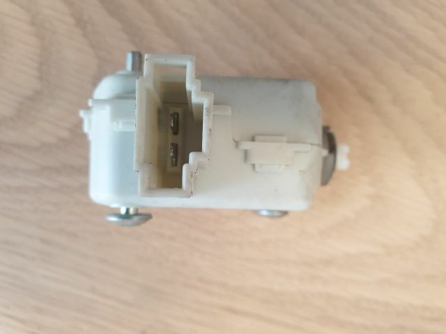 bontott VW GOLF IV Csomagtérajtó Motor