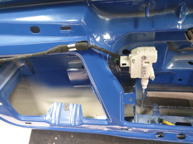 bontott VW GOLF IV Csomagtérajtó (Részeivel)