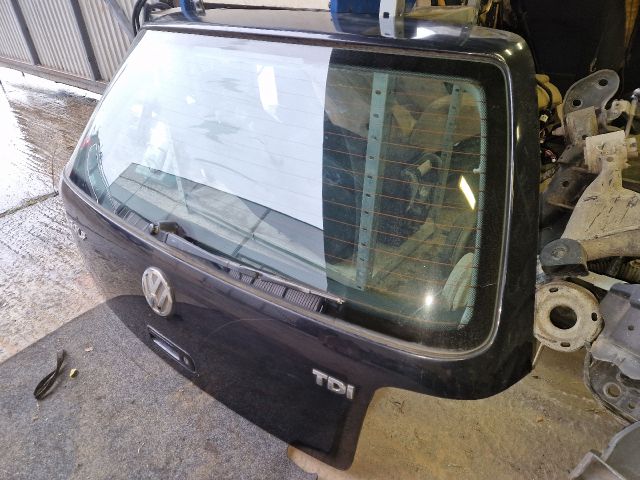 bontott VW GOLF IV Csomagtérajtó (Részeivel)