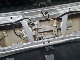 bontott VW GOLF IV Csomagtérajtó (Részeivel)