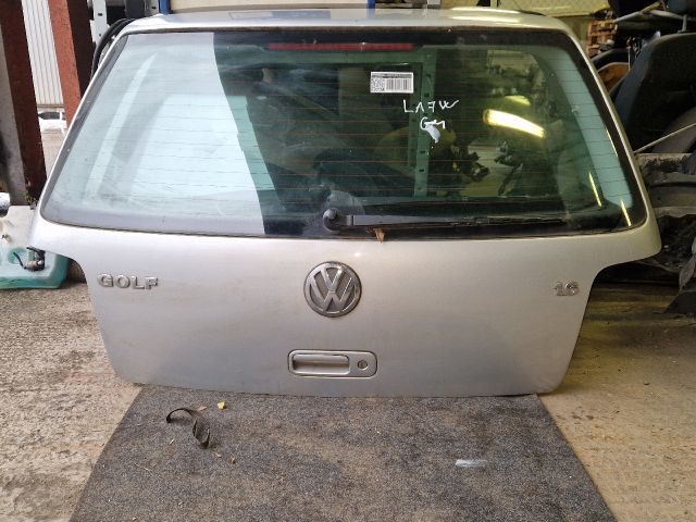 bontott VW GOLF IV Csomagtérajtó (Részeivel)