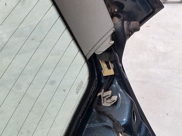 bontott VW GOLF IV Csomagtérajtó (Részeivel)