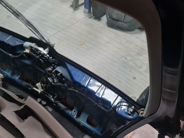 bontott VW GOLF IV Csomagtérajtó (Részeivel)