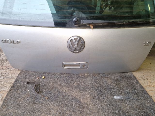 bontott VW GOLF IV Csomagtérajtó (Részeivel)
