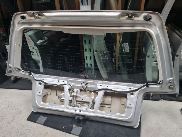 bontott VW GOLF IV Csomagtérajtó (Részeivel)