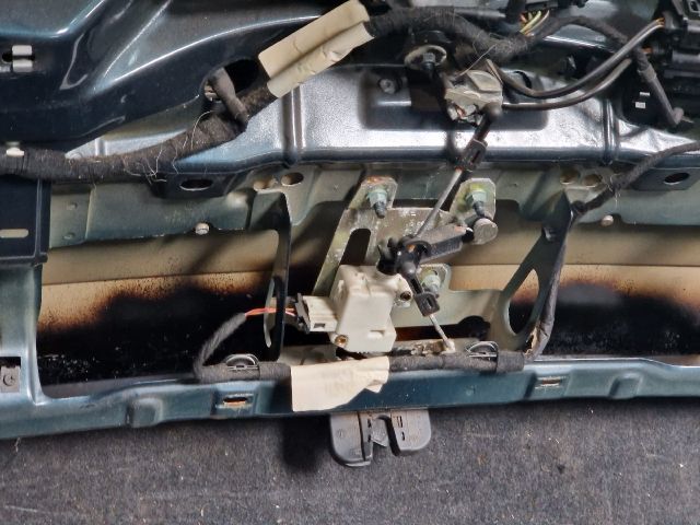 bontott VW GOLF IV Csomagtérajtó (Részeivel)