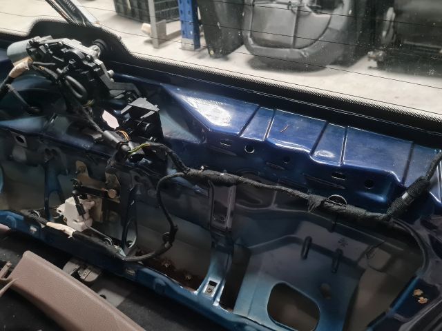 bontott VW GOLF IV Csomagtérajtó (Részeivel)