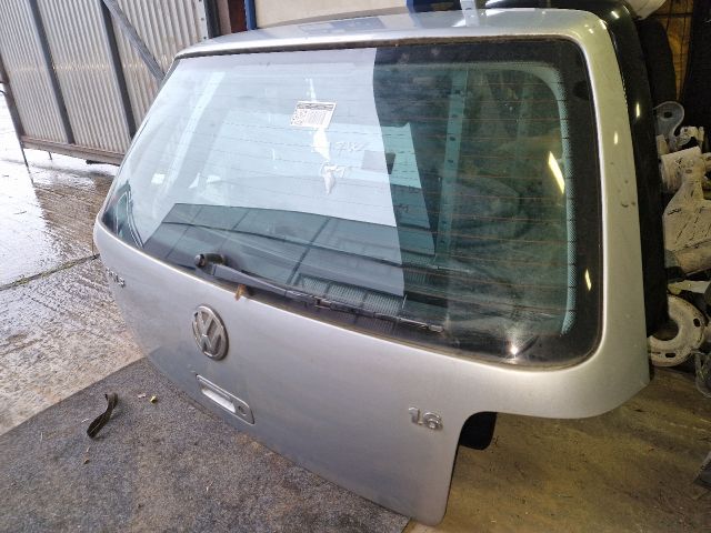 bontott VW GOLF IV Csomagtérajtó (Részeivel)