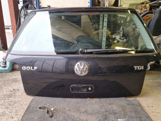 bontott VW GOLF IV Csomagtérajtó (Részeivel)