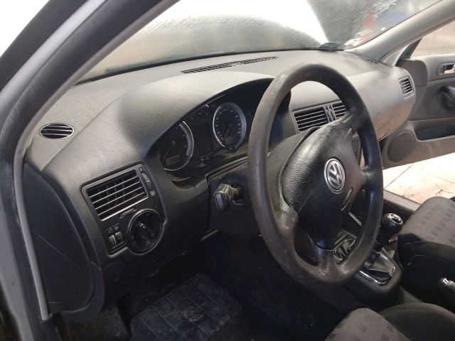 bontott VW GOLF IV Csomagtérajtó Ütköző