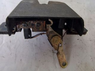 bontott VW GOLF IV Csomagtérajtó Zárbetét