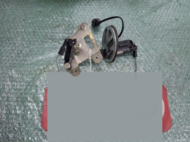 bontott VW GOLF IV Csomagtérajtó Zárbetét