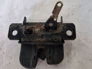 bontott VW GOLF IV Csomagtérajtó Zárbetét