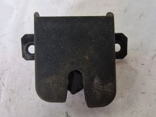 bontott VW GOLF IV Csomagtérajtó Zárbetét